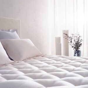 Pillows & Linens